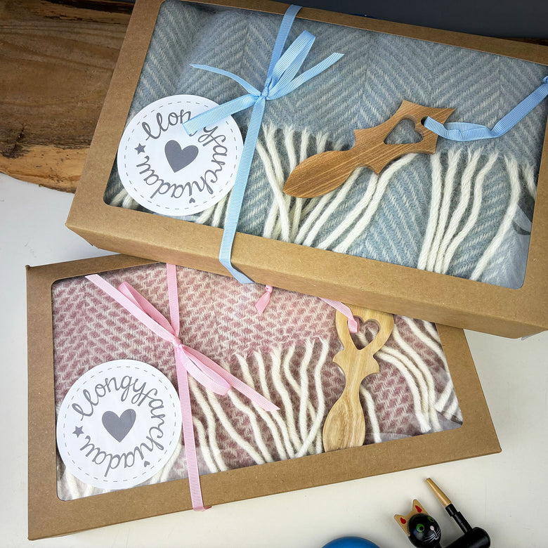 Baby blanket & love spoon gift set