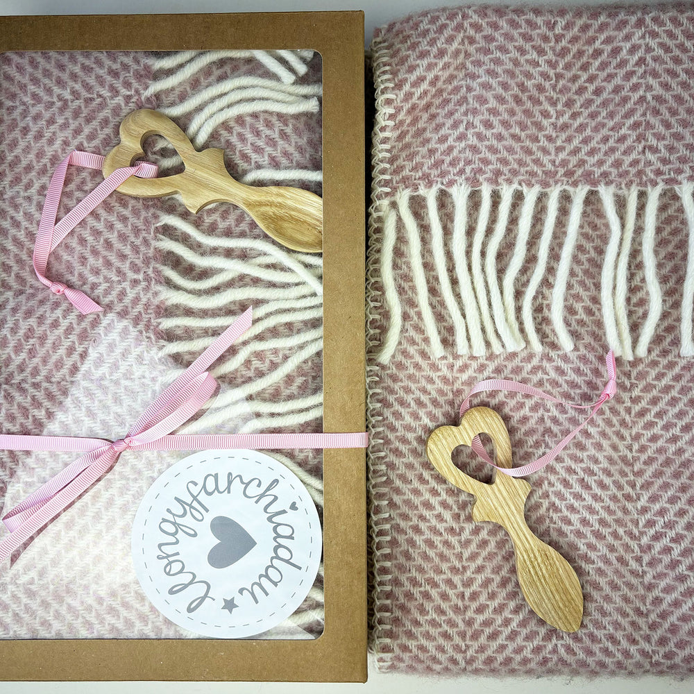 Baby blanket & love spoon gift set