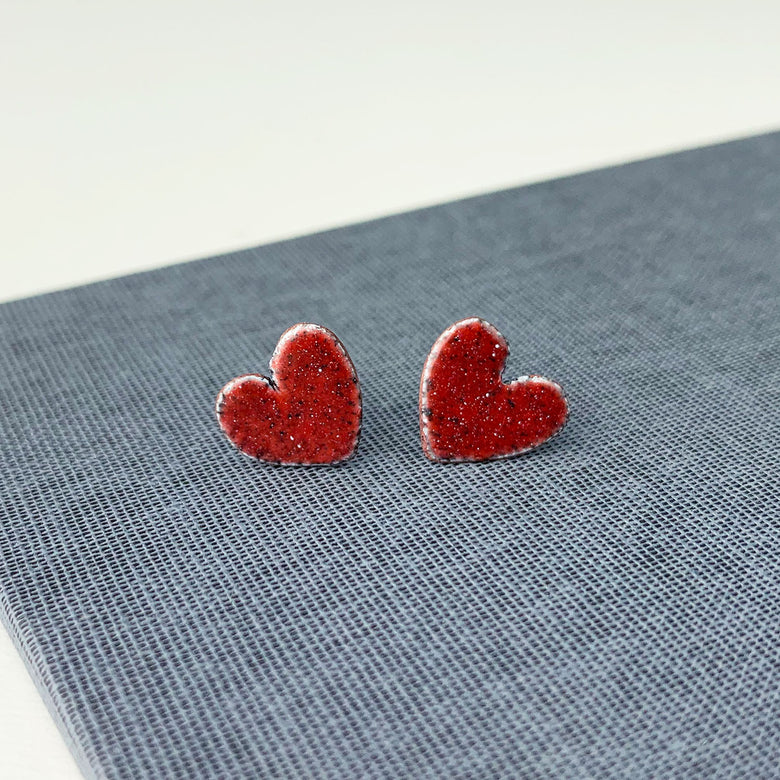 Enamel heart stud earrings - red