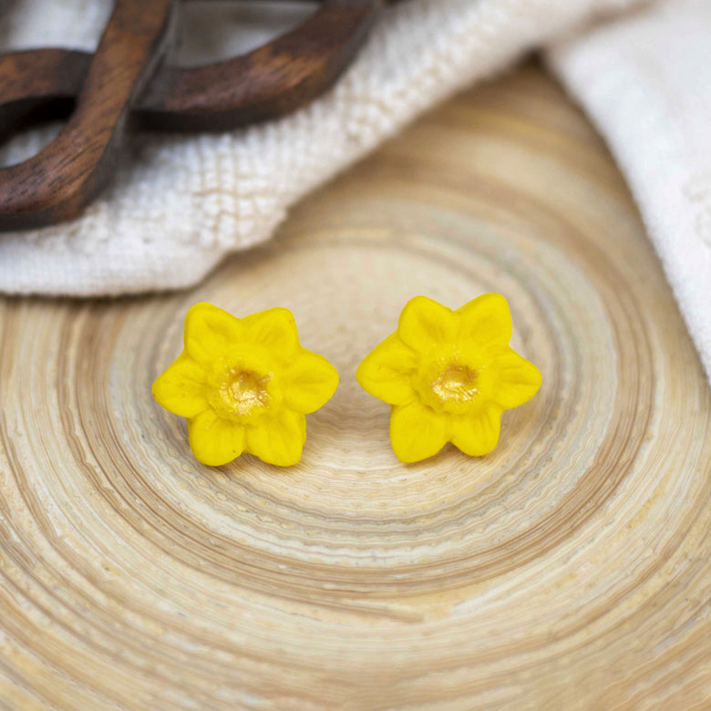 Daffodil stud earrings