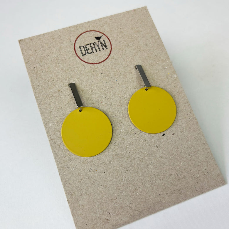 Circle and post earrings - mustard