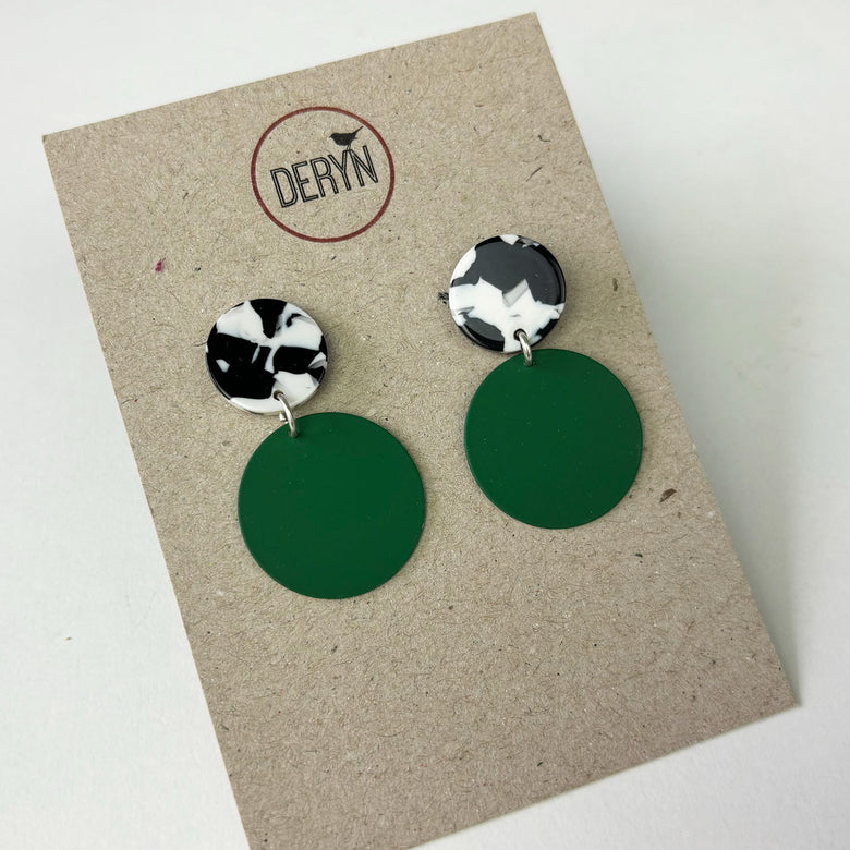 Circle and resin earrings - green