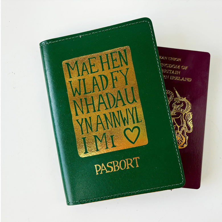 Leather passport cover - green