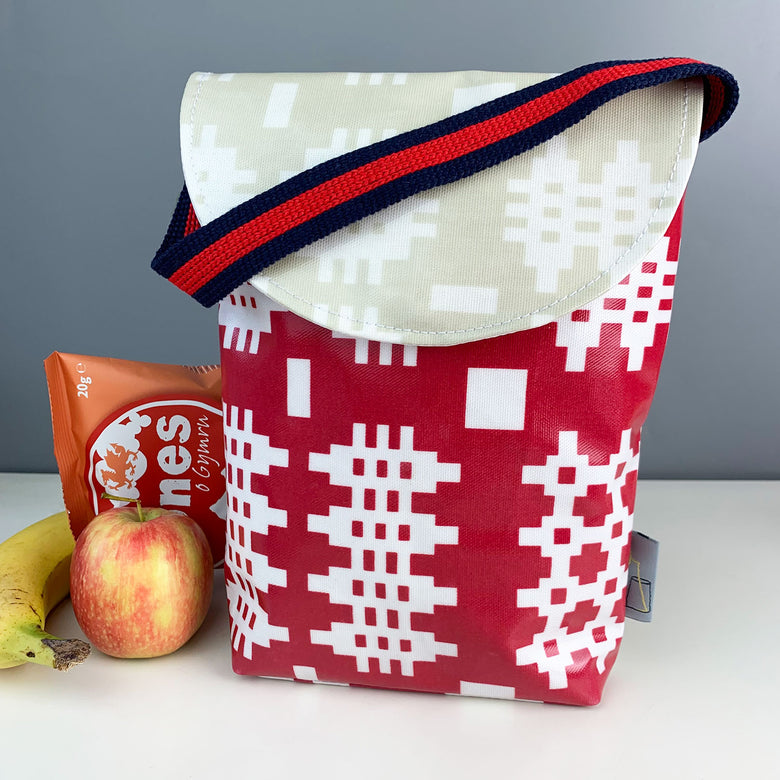 Welsh oilcloth luxury lunch bag - cream/red carthen