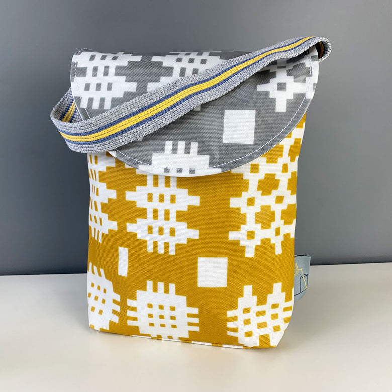 Welsh oilcloth luxury lunch bag - grey/yellow carthen