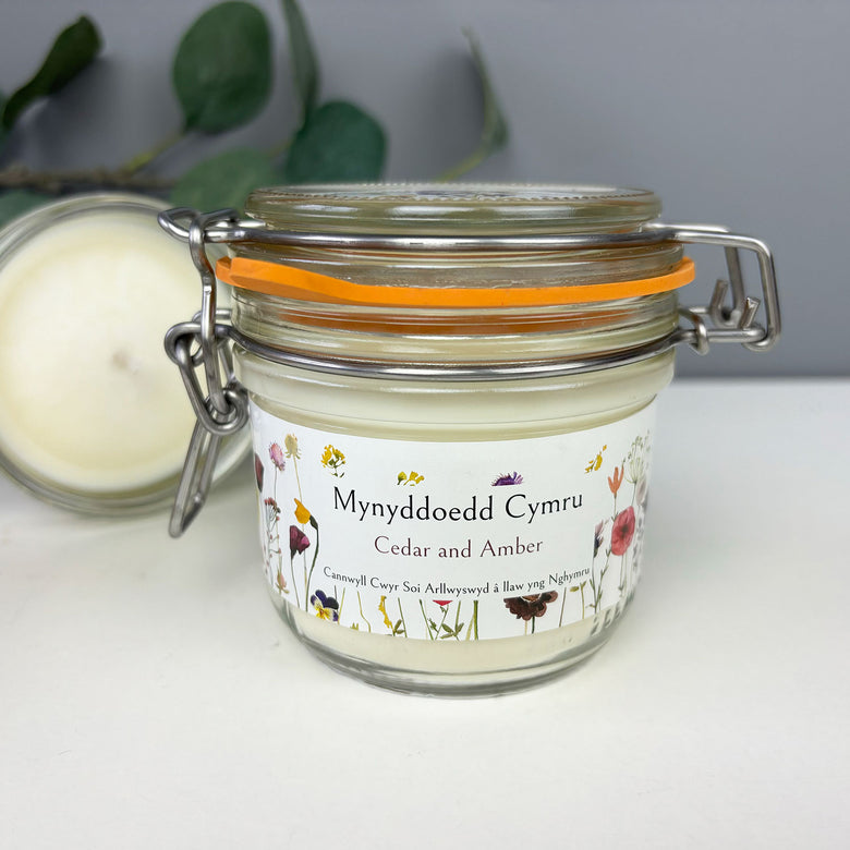 Soy wax Welsh candle featuring the words Mynyddoedd Cymru.