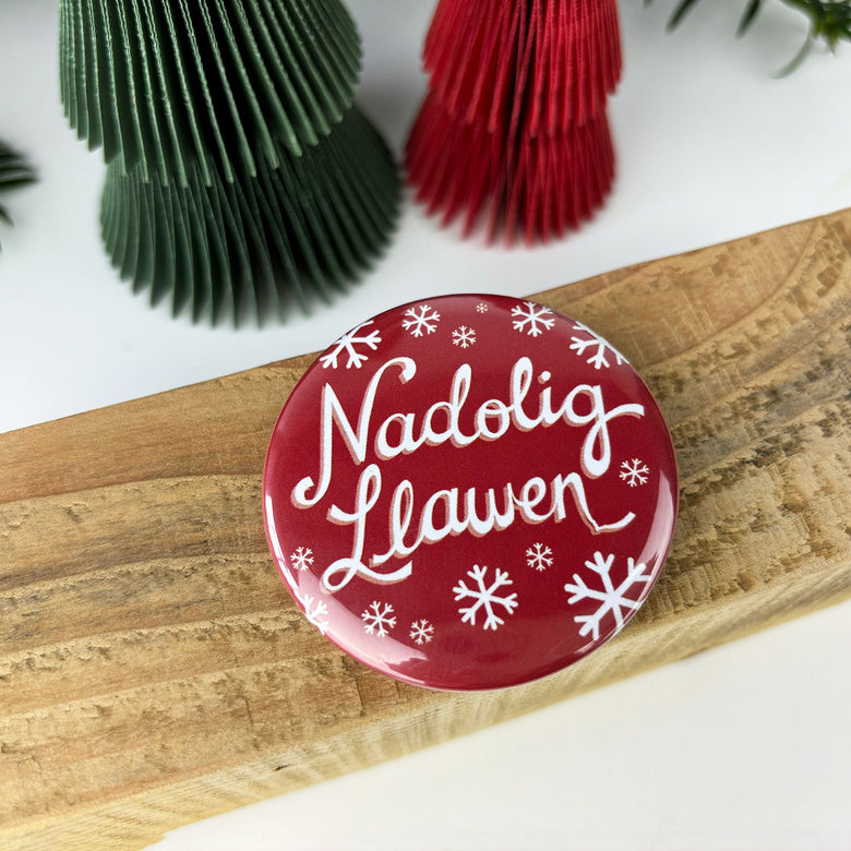 Nadolig Llawen badge - red