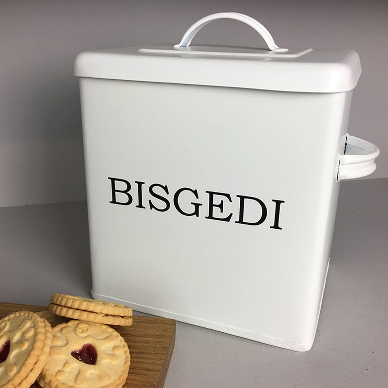 Bisgedi square biscuit tin - serif, chalk white