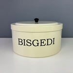 Cream enamel round tin featuring the word biscuits in Welsh - Bisgedi