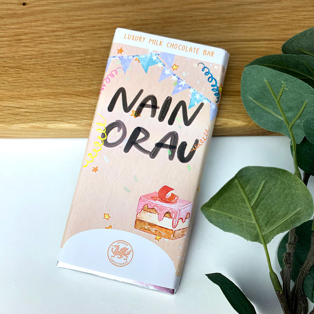 Luxury Welsh milk chocolate bar wrapped in patterned paper featuring the words 'best gran' in Welsh - Nain orau.