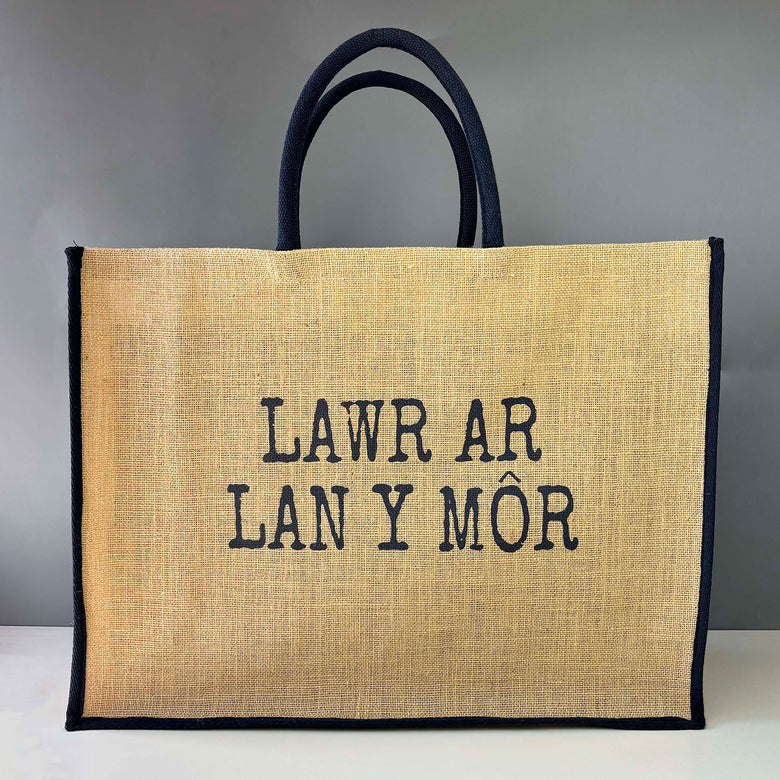 Lawr ar lan y môr jumbo beach bag