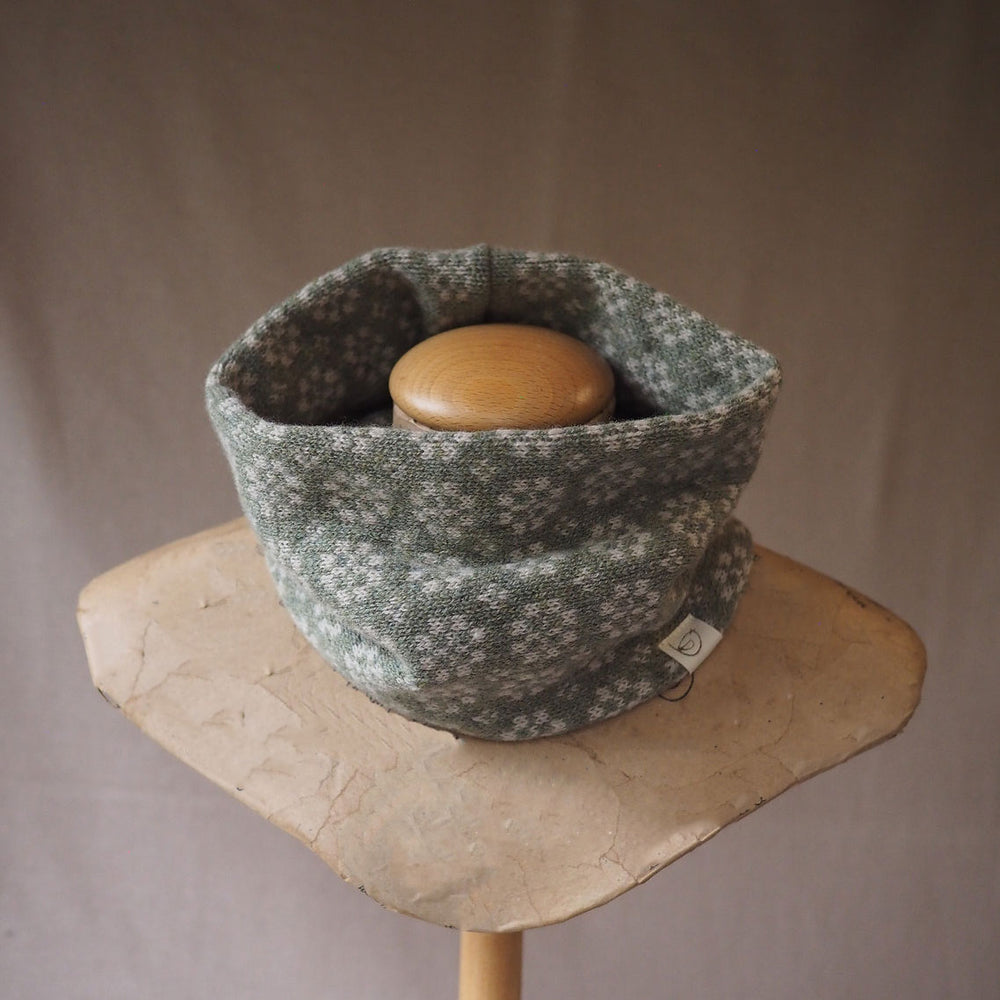 Dinas tapestry wool snood