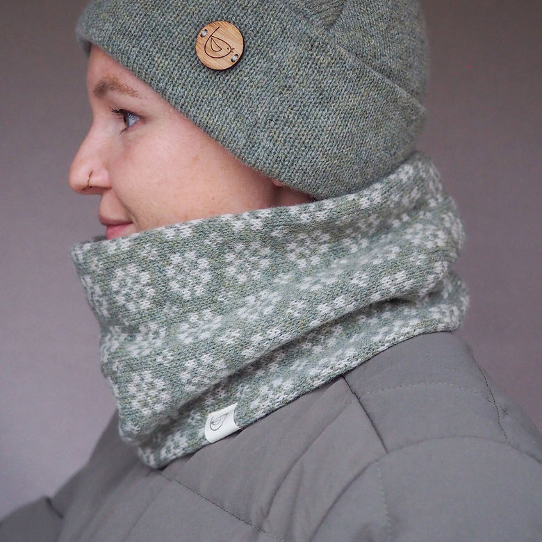 Dinas Tapestry Wool Snood | Welsh scarves and snoods | Adra