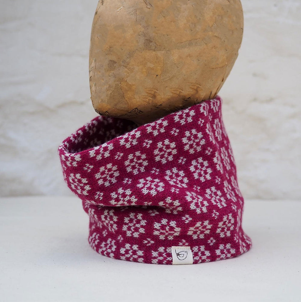 Dinas tapestry wool snood