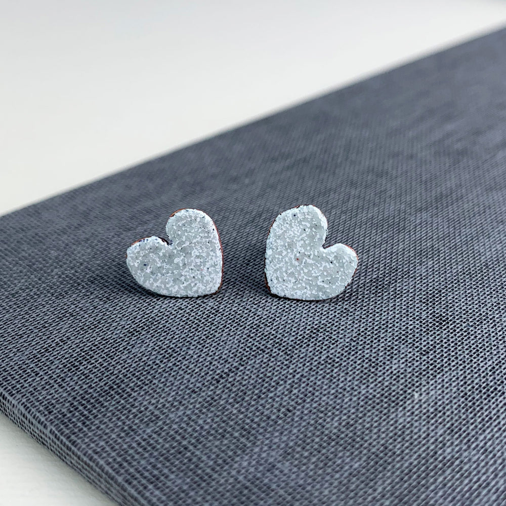 Enamel heart stud earrings - grey