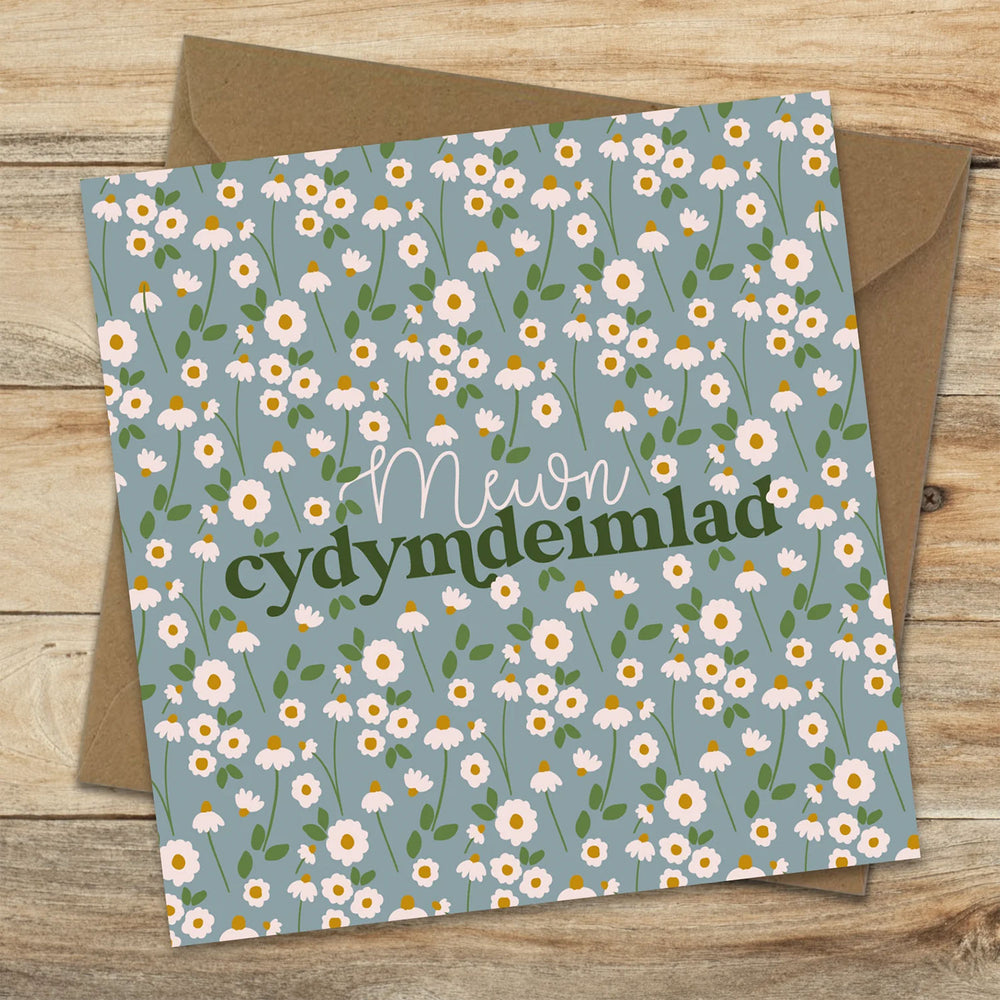 Mewn cydymdeimlad Welsh sympathy card - daisies